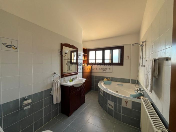 Image No.23-5 Bed Villa for sale