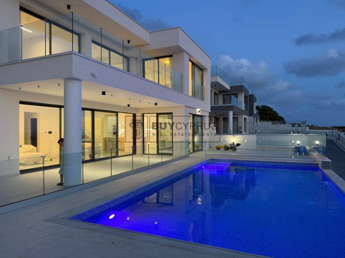 Image No.65-4 Bed Villa for sale