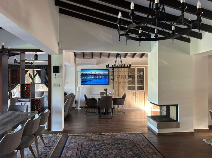 Image No.11-7 Bed Villa for sale