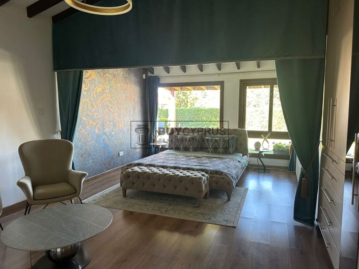 Image No.15-7 Bed Villa for sale