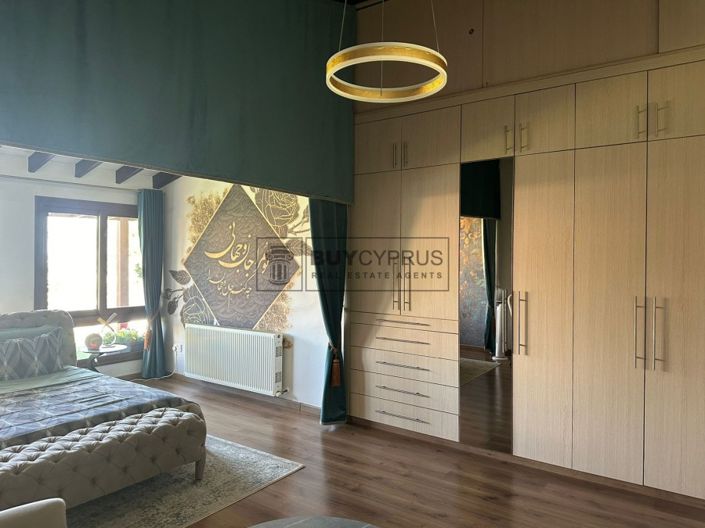 Image No.17-7 Bed Villa for sale