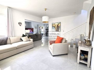 Detached Villa For Sale  in  Peyia