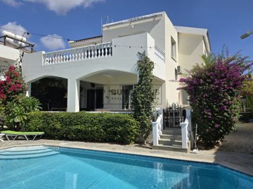 Detached Villa For Sale  in  Peyia