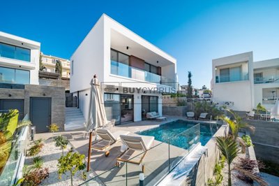 Detached Villa For Sale  in  Chlorakas