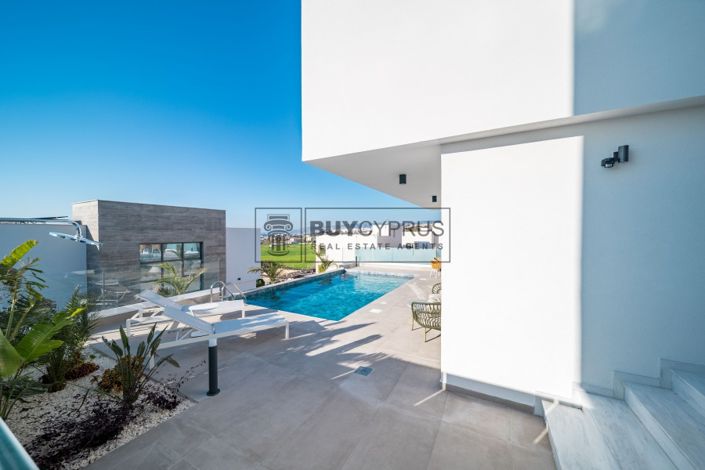 Image No.19-3 Bed Villa for sale