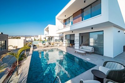 Detached Villa For Sale  in  Chlorakas