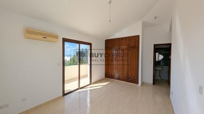 Detached Villa For Sale  in  Agia Marinouda