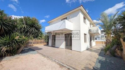 Detached Villa For Sale  in  Agia Marinouda