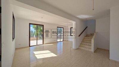 Detached Villa For Sale  in  Agia Marinouda
