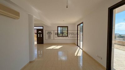 Detached Villa For Sale  in  Agia Marinouda