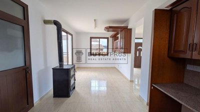 Detached Villa For Sale  in  Agia Marinouda