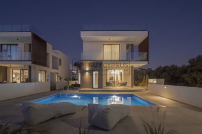 Detached Villa For Sale  in  Chlorakas