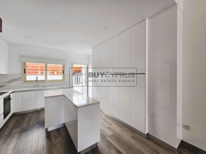 Image No.14-3 Bed Townhouse for sale