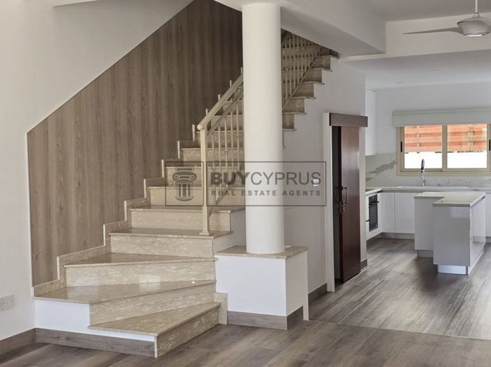 Image No.17-3 Bed Townhouse for sale