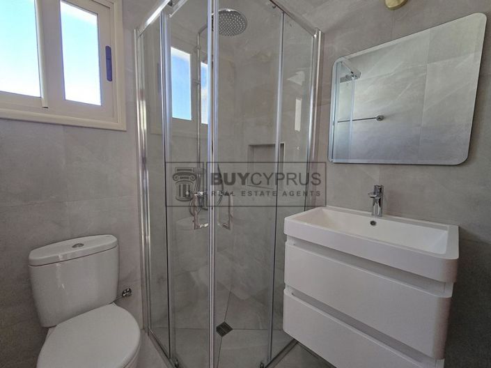 Image No.25-3 Bed Townhouse for sale