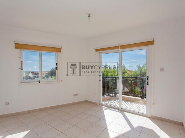 Image No.8-Propriété de 3 chambres à vendre à Peyia