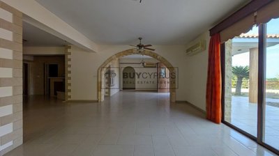 Detached Villa For Sale  in  Argaka