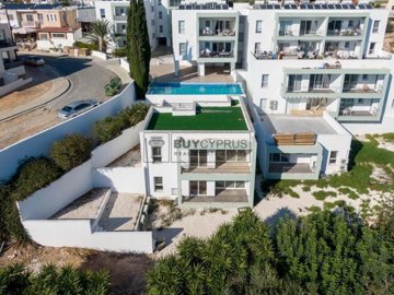 Apartment For Sale  in  Peyia