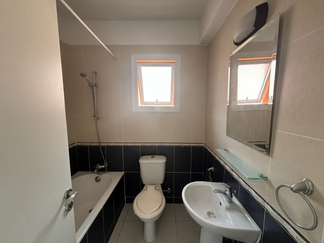 Image No.20-3 Bed Townhouse for sale