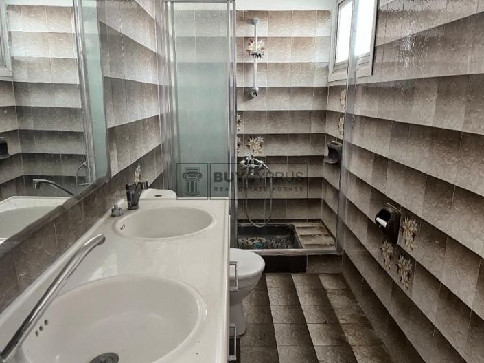 Image No.21-9 Bed Apartment for sale