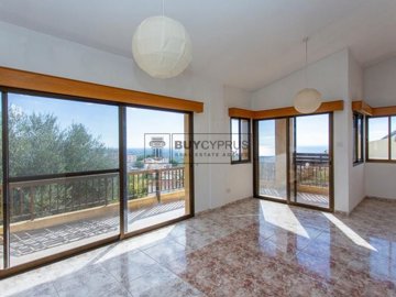 Detached Villa For Sale  in  Peyia
