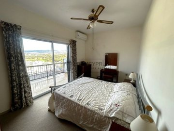 Town House For Sale  in  Chlorakas