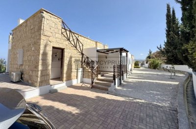 Detached Villa For Sale  in  Droushia
