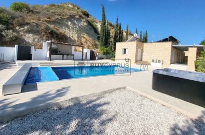 Detached Villa For Sale  in  Droushia