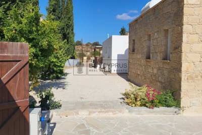 Detached Villa For Sale  in  Droushia