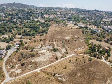Residential Land  For Sale  in  Armou