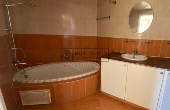 Image No.10-3 Bed Apartment for sale