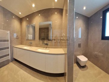 Detached Villa For Sale  in  Chlorakas