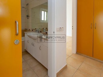 Apartment For Sale  in  Chlorakas