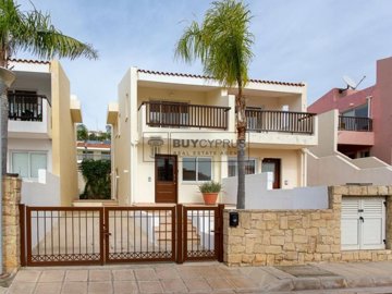Town House For Sale  in  Chlorakas