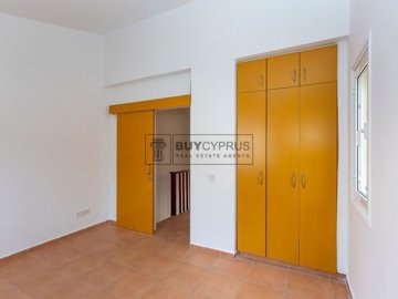 Town House For Sale  in  Chlorakas