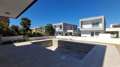 Detached Villa For Sale  in  Universal