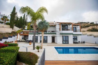 Detached Villa For Sale  in  Peyia