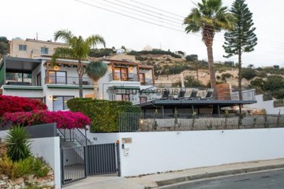 Detached Villa For Sale  in  Peyia