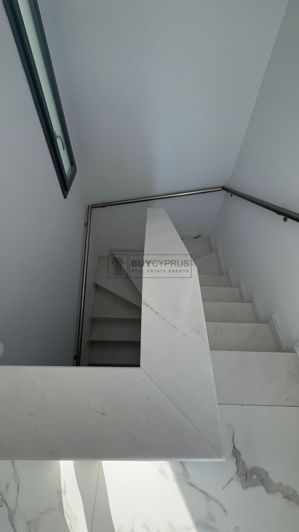 Image No.9-3 Bed Villa for sale