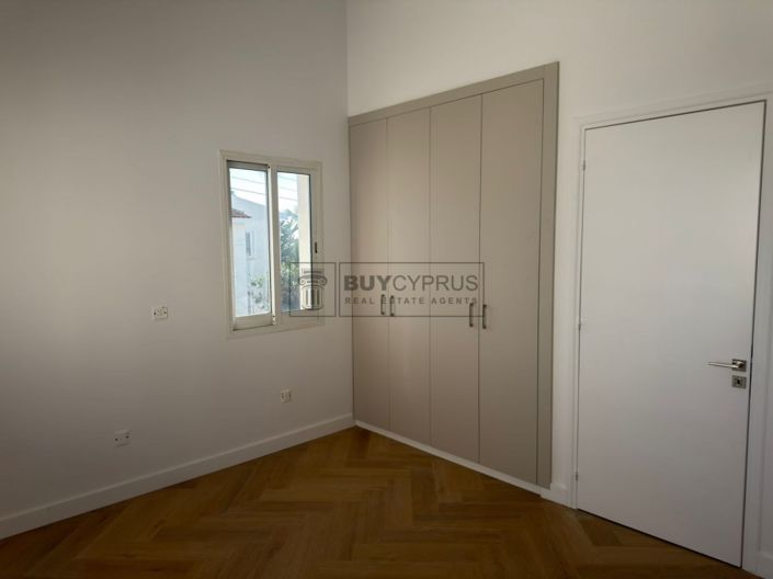 Image No.18-2 Bed Townhouse for sale