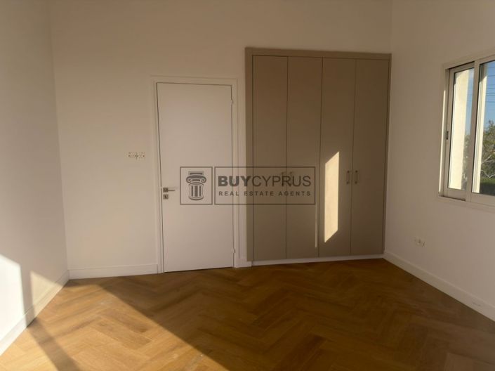 Image No.8-2 Bed Townhouse for sale