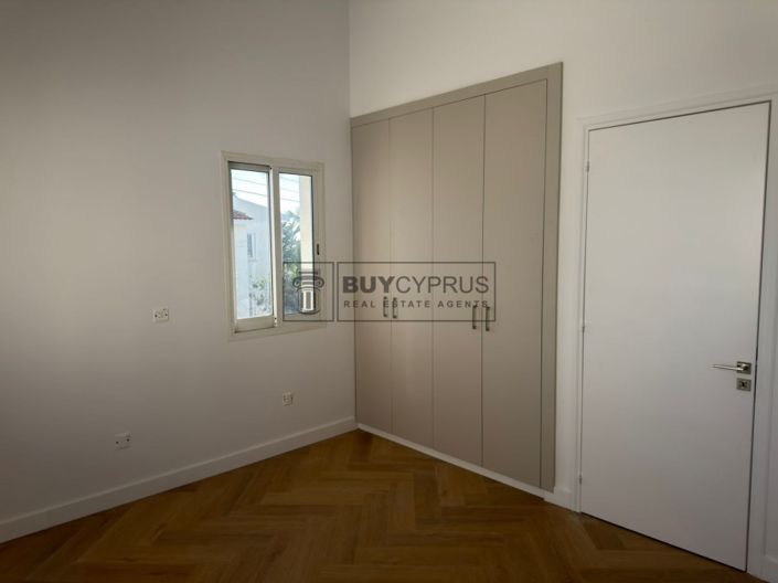 Image No.12-2 Bed Townhouse for sale