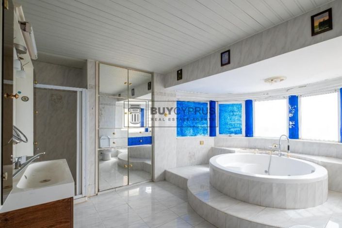 Image No.10-6 Bed Villa for sale