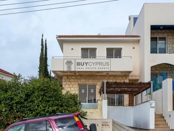 Semi Detached Villa For Sale  in  Peyia