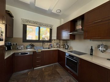 Detached Villa For Sale  in  Peyia