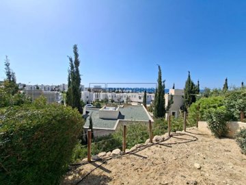 Semi Detached Villa For Sale  in  Chlorakas