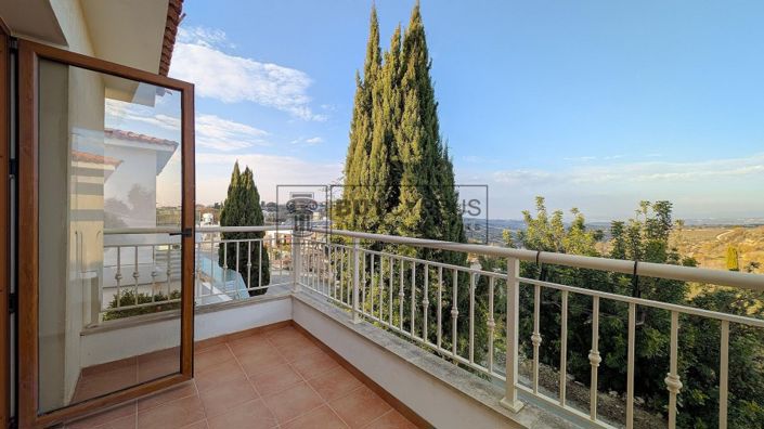 Image No.3-3 Bed Villa for sale