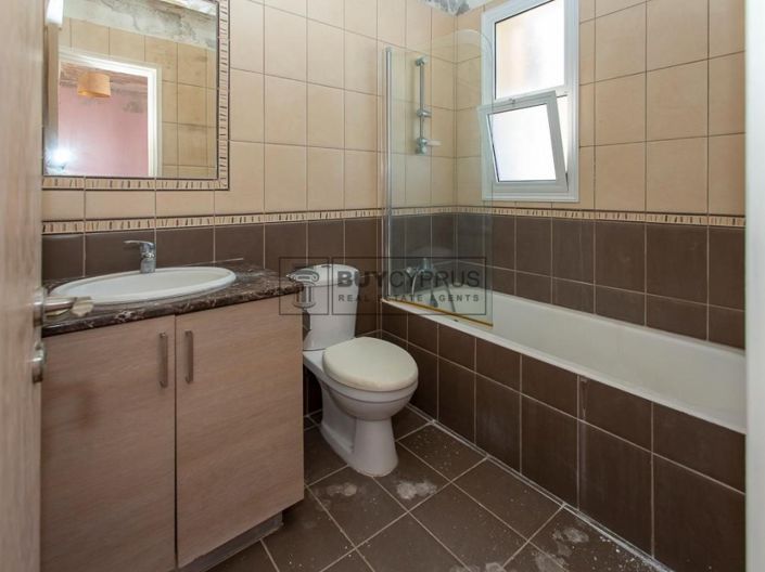 Image No.13-2 Bed Townhouse for sale