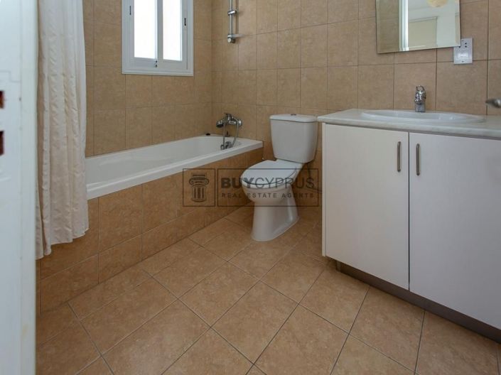 Image No.17-3 Bed Property for sale