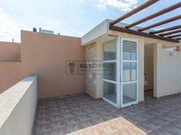Semi Detached Villa For Sale  in  Argaka